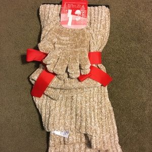 3 piece set scarf, gloves and beanie